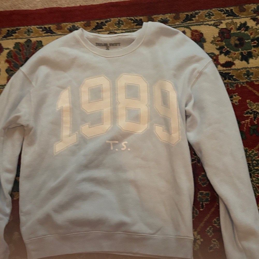 1989 taylor swift crewneck size medium- READ DESCRIPTION